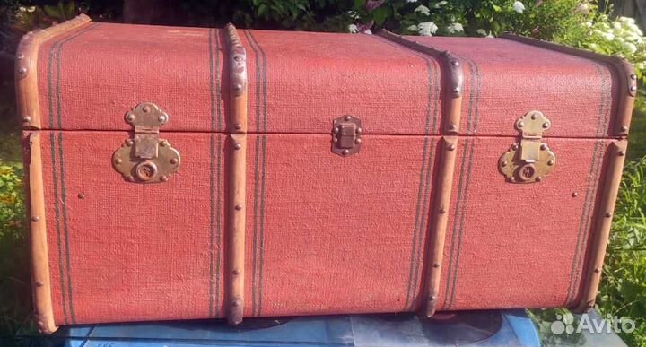 Антикварный каретный чемодан,сундук