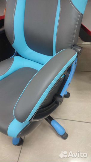 Игровое геймерское кресло компьютерное