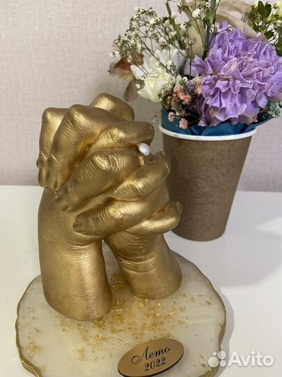 Скульптуры рук