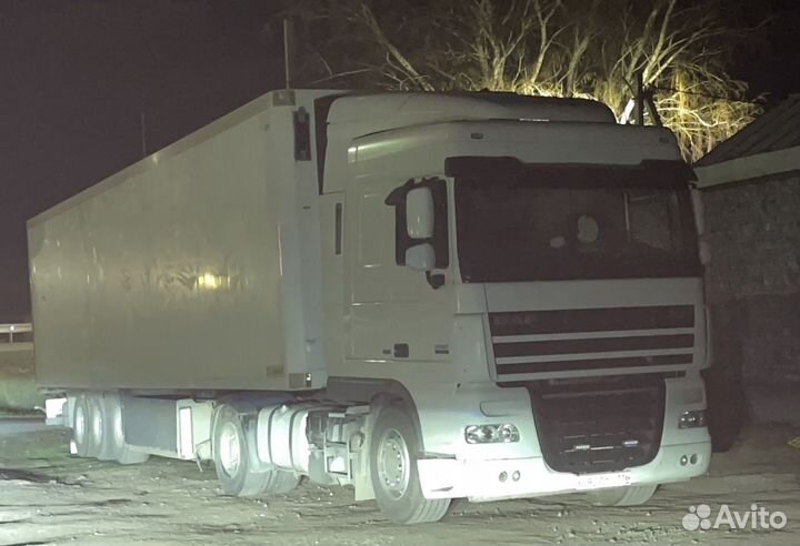 DAF XF105.410 с полуприцепом, 2012