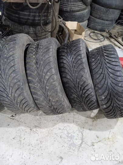 Sava Eskimo Stud 215/55 R17