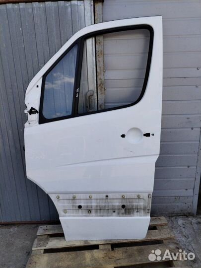 Дверь передняя левая Mercedes Sprinter 906 OM651