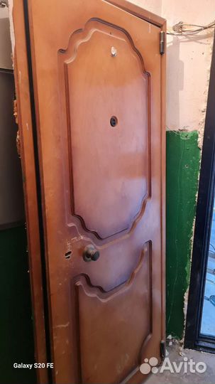 Продам входную дверь бу