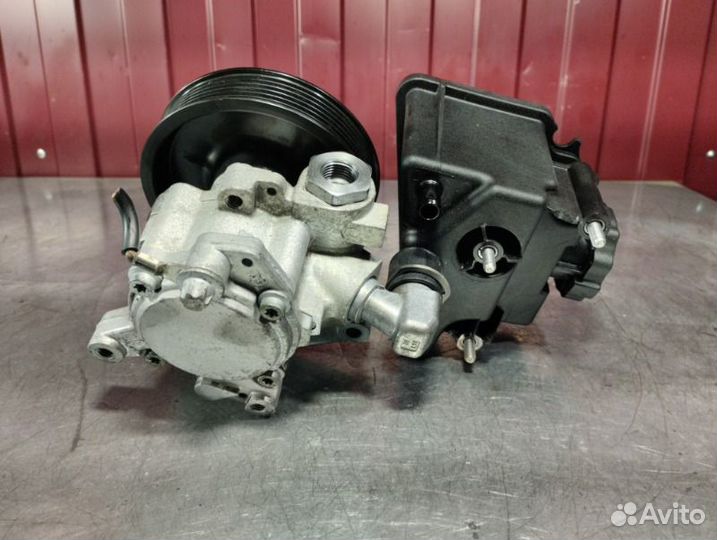 Насос гидроусилителя руля Mercedes C-Class W204