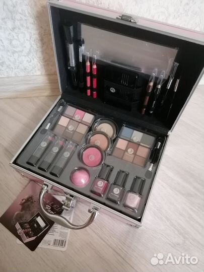 Чемодан с косметикой. Новый