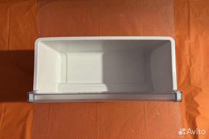 Нижний ящик морозильной камеры холодильника Bosch