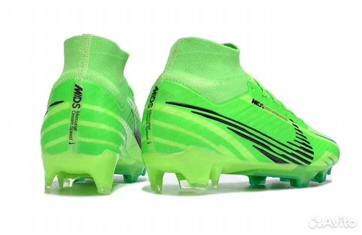 Футбольные бутсы Nike