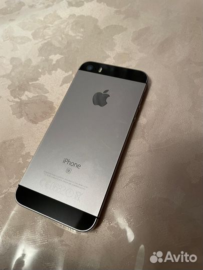 Телефон iPhone SE 2016