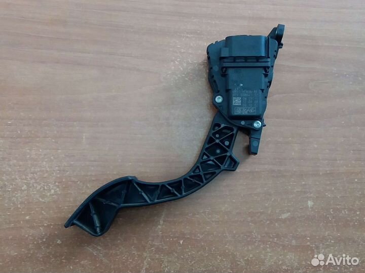 Педаль газа Форд Фокус 2