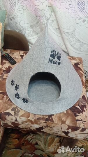 Клетка для птиц и домик для кошки