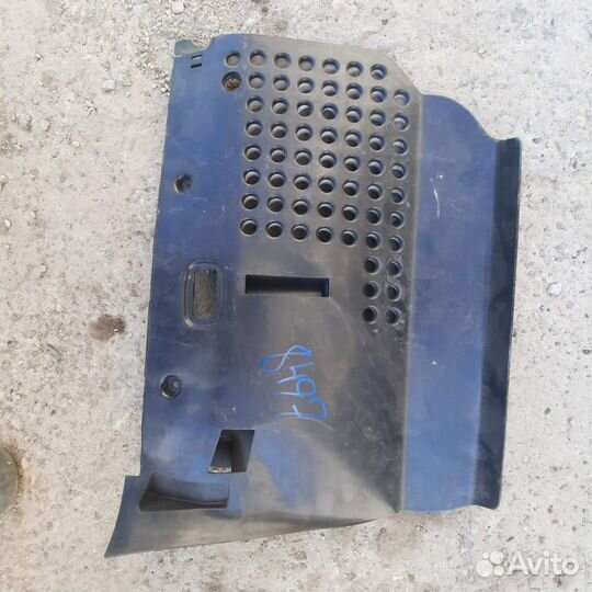 Мерседес 211 накладка торпедо снизу справа