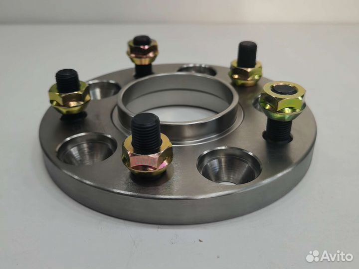 Колёсные проставки на Nissan Qashqai 15мм