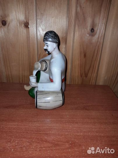 Статуэтка фарфор