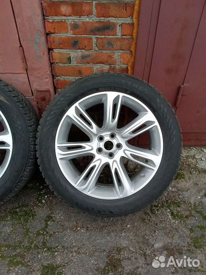 R20 Nokian Tyres Hakkapeliitta 9 SUV 255/50, PCD 5x108 DIA 72.6