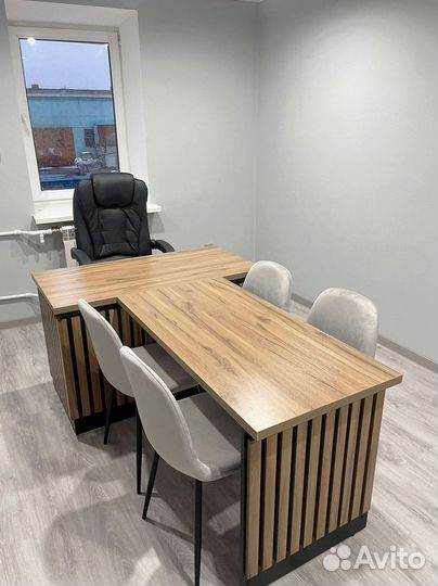 Письменные/компьютерные столы в офисы