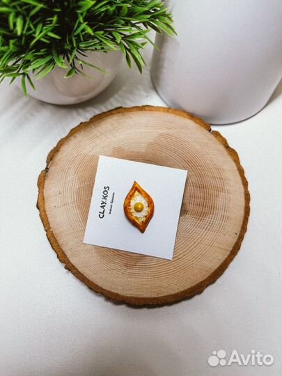 Брошь значок хачапури по-аджарски, ручная работа