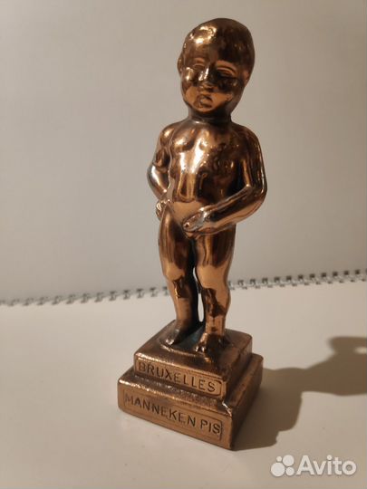 Сувениры статуэтки модели