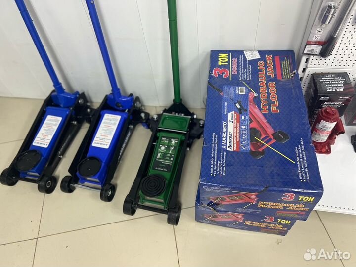 Домкрат подкатной 2т в кейсе