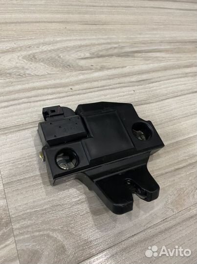 Замок багажника Toyota Camry 70 Оригинал