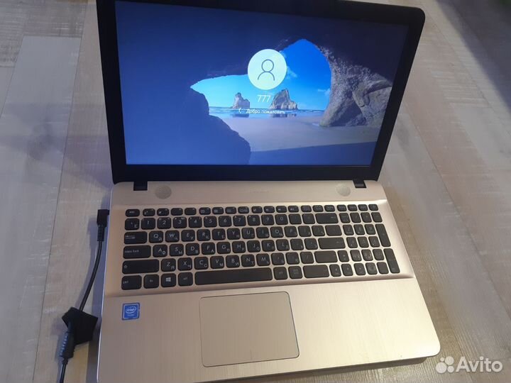 Asus свежий 15,6