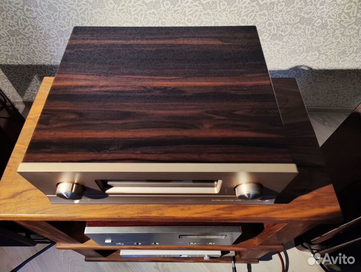 Предусилитель Luxman C-7