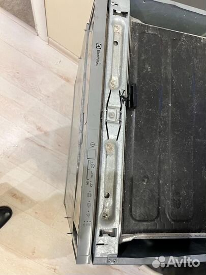 Посудомоечная машина Electrolux ESL95201LO