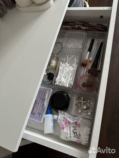 Туалетный столик с зеркалом и подсветкой