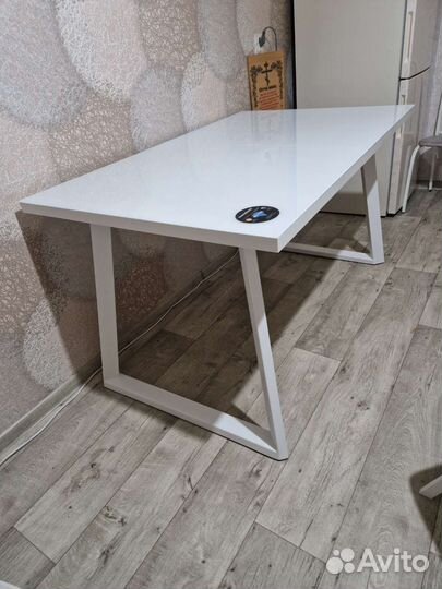 Стол обеденный