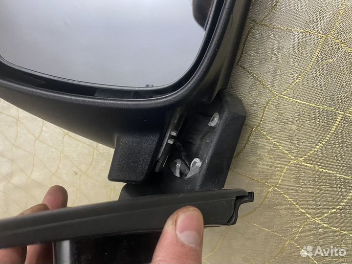 Зерколо правое на лансер 10