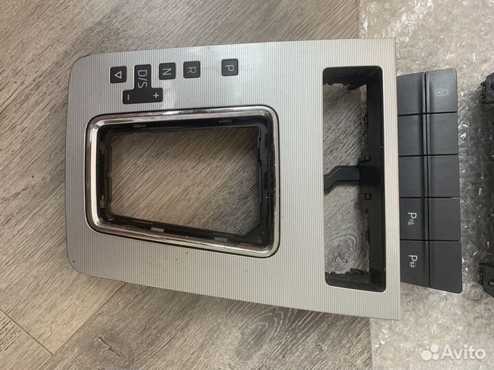 Накладка кулисы с пепельницей и блоком кнопок