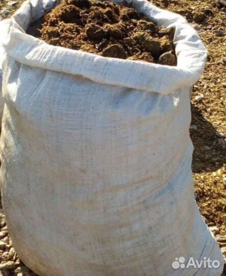 Чернозем в мешках и навоз