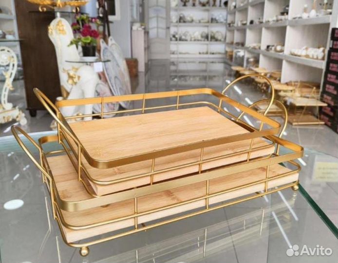 Поднос деревянный с металическим корпусом