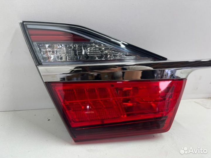 Фонарь внутренний левый Toyota Camry V55 2014-2018