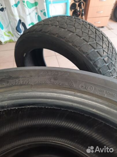 Bridgestone Blizzak DM-V2 285/45 R22