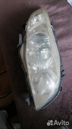 Передняя фара на toyota