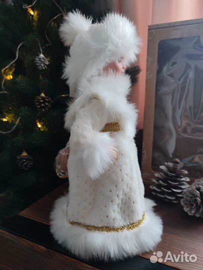 Снегурочка под елку (33см)