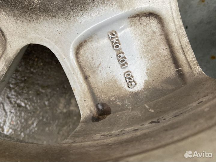 Диск литой Volkswagen 2K0601025