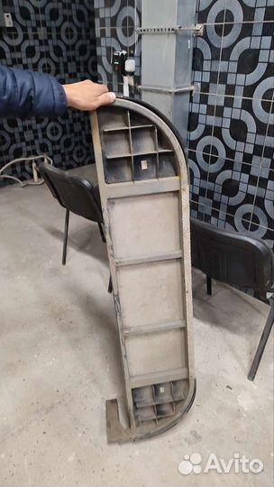 Продам заднюю подножку на Газель/Соболь