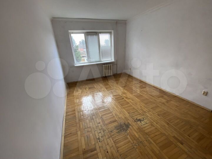 3-к. квартира, 70 м², 2/5 эт.