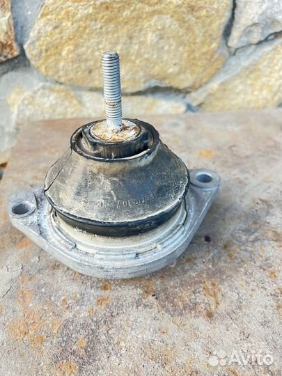 Подушка двигателя Audi 80 B4