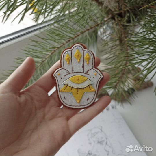 Брошь Хамса (рука Фатимы). Фетр