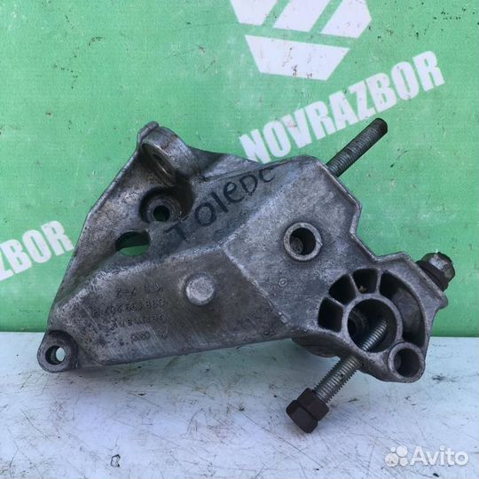 Кронштейн двигателя правый Сеат Толедо 2