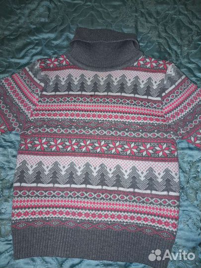 Продам свитер на девочку