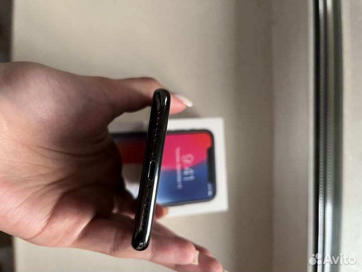 Телефон iPhone 10