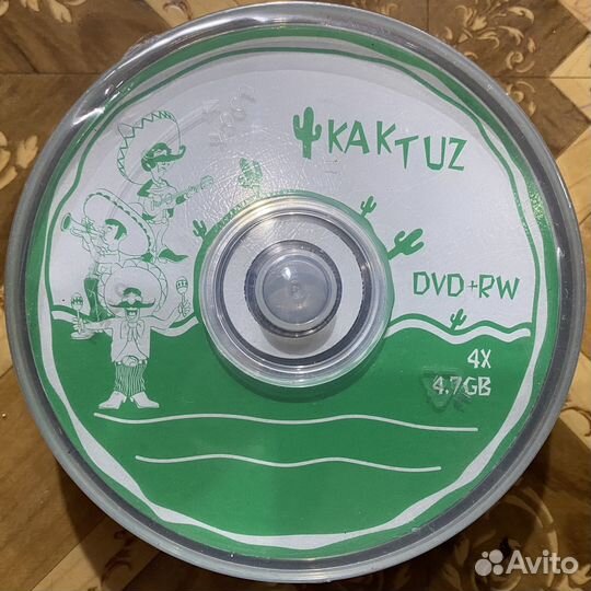 Dvd диски и vhs кассета