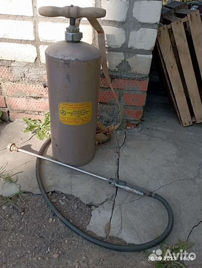 Опрыскиватель садовый заплечный