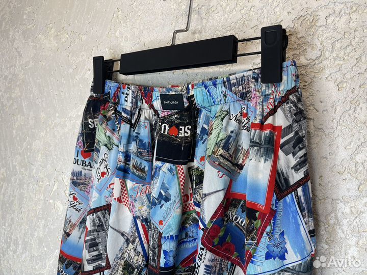 Шорты Balenciaga Allover cities silk shorts, 48