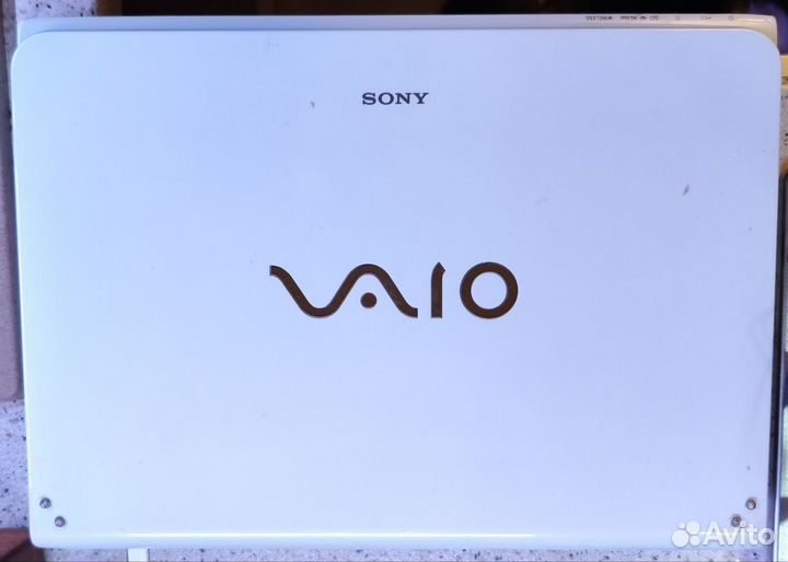 Ноутбук Sony vaio SVE14AA11V