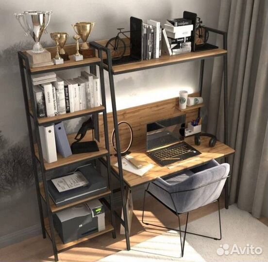 Компьютерный стол из дерева