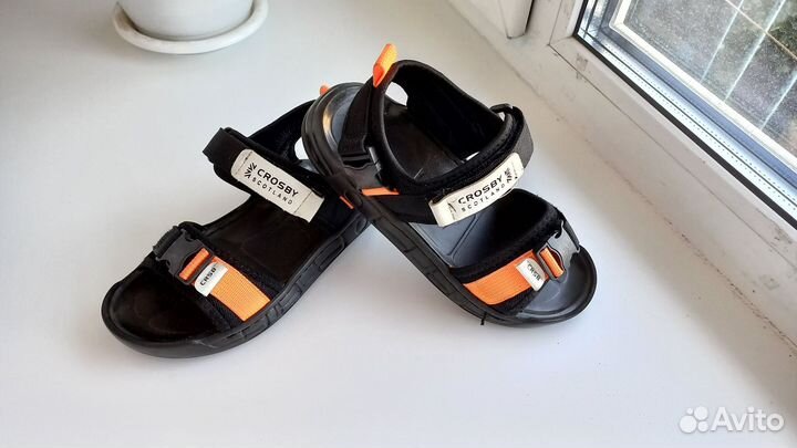 Сандали Crosby